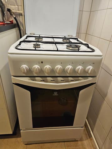 Indesit 4-pits gasfornuis met oven