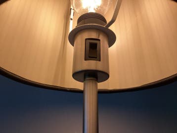 Stijlvolle staande lamp met stoffen kap