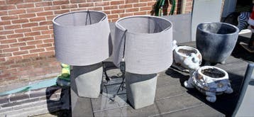 Set van 2 betonnen lampen met kap gratis afhalen.