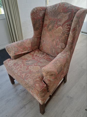 Vintage oorfauteuil met bloemenprint