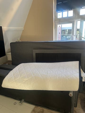 Gratis ophalen twijfelaar boxspring bed met hoofdbord
