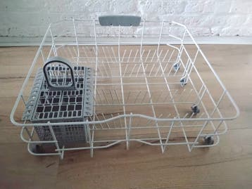 Vaatwasser onderrek met bestekmandje