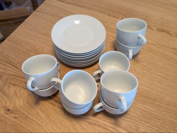 9 kopjes met schotels GRATIS