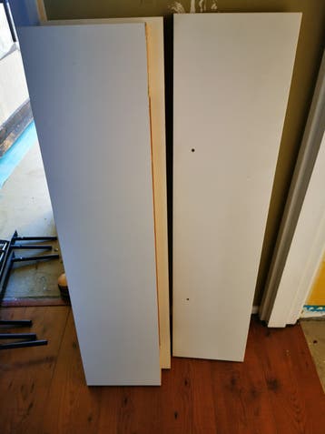 3 ikea LACK floating shelf & 2 ikea grundtal shelf, gratis