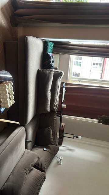 Gratis Bankstel met kleine brandplekken - Amsterdam Oost