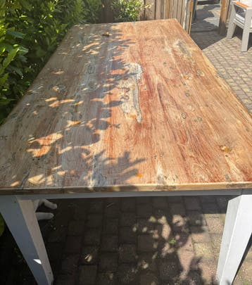 Massief houten tafel voor binnen en buiten