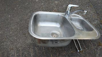 Spoelbak met kraan
