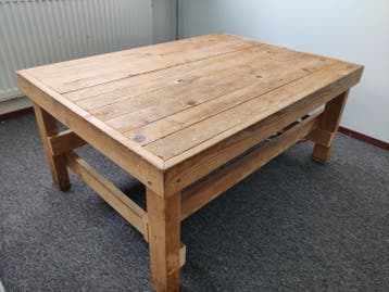 Zelfgemaakte salontafel