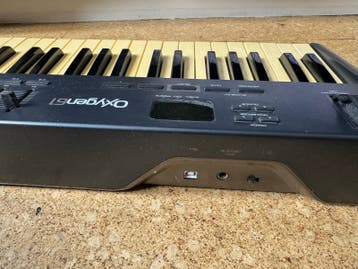 M-Audio Oxygen 61 MIDI Keyboard - 4 toetsen defect
