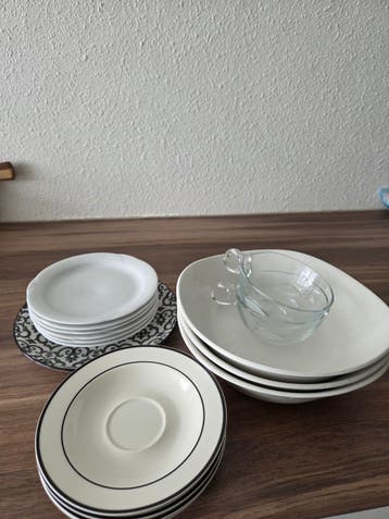 Diverse borden en schotels gratis af te halen