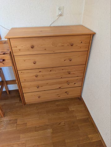 Slaapkamermeubilair (ladekast, dressoir, medicijnkast)