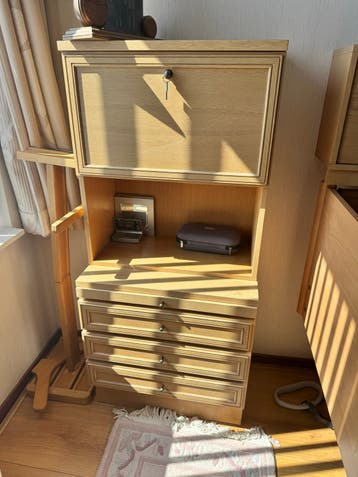 Vintage houten secretaire met lades en opbergruimte