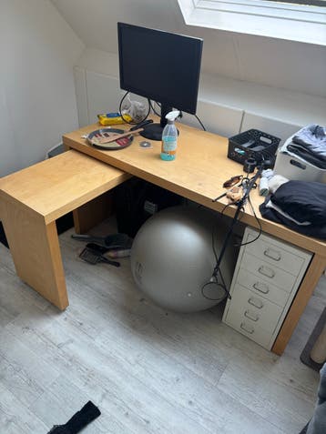 Houten hoekbureau met uitschuifbaar blad