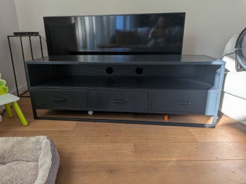 Gratis metalen tv meubel 165 cm breed