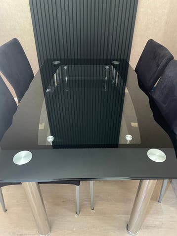 Glazen eettafel (exclusief stoelen)