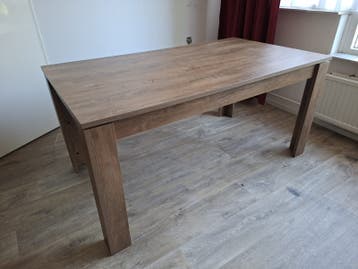 Houten eettafel GRATIS