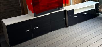Modern zwart-wit tv-meubel met opbergruimte