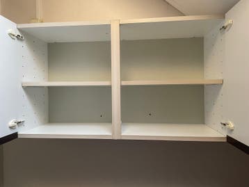 Witte wandkast met deuren - gratis af te halen