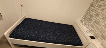 Free bed 1 person good system up and down