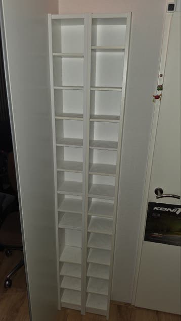 2 gebruikte witte CD kasten, licht verkleurd