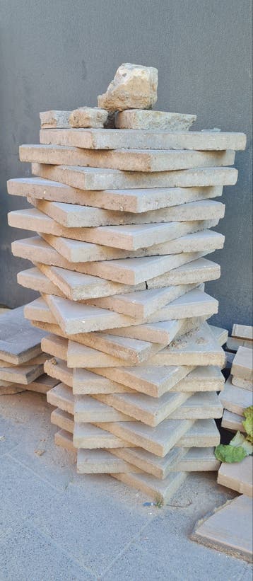 GRATIS 23 lichtgrijze betontegels 50x50