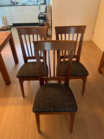 3 massief eiken stoelen, kersenkleur, gratis af te halen