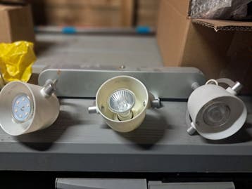 Gratis plafondlamp met 3 spots
