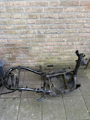 Retro scooter frame met kenteken GRATIS