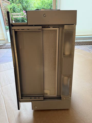 Gebruikte Afzuigkap 24 x 56 cm - Stekker vervangen