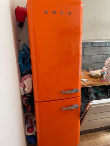 Oranje Smeg koelkast defect, gratis af te halen in Haarlem