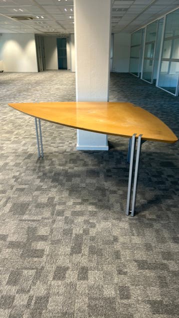 Grote hoektafel Gratis