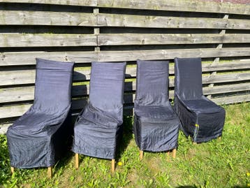 4 zwarte eetkamerstoelen met hoezen