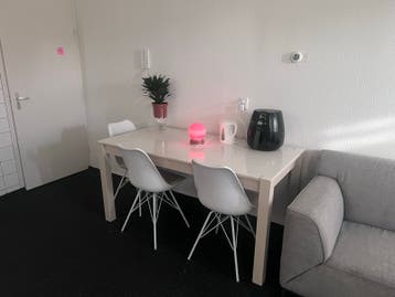 Eettafel 80x120 cm met 4 stoelen