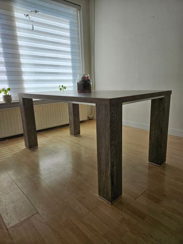 GRATIS Eettafel voor 4 tot 6 personen