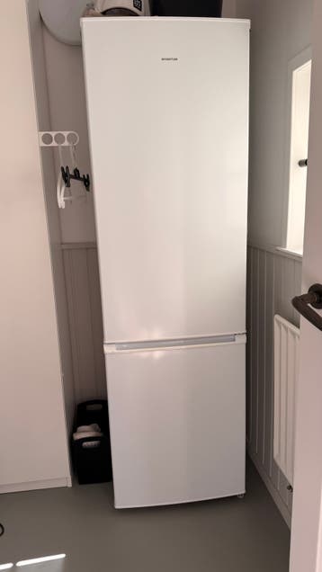 Gratis af te halen: Indesit koelkast (180 cm hoog)