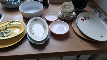 Diverse schaaltjes en veel bestek - Ideaal voor studenten!