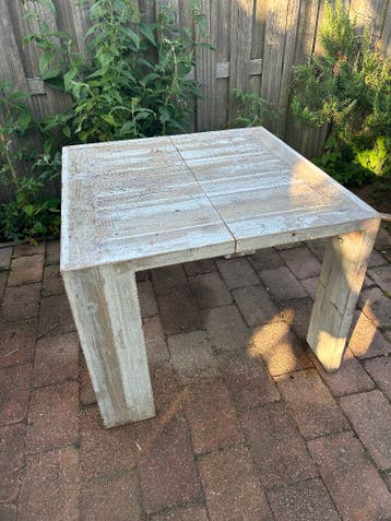 Robuuste Tafel van oud, gebruikt hout 100x100