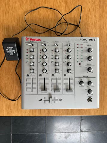 Vestax VMC-004 DJ Mixer - 4-kanaals Mengpaneel