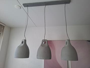 Gratis: Massief betonnen hanglampen (3 stuks)
