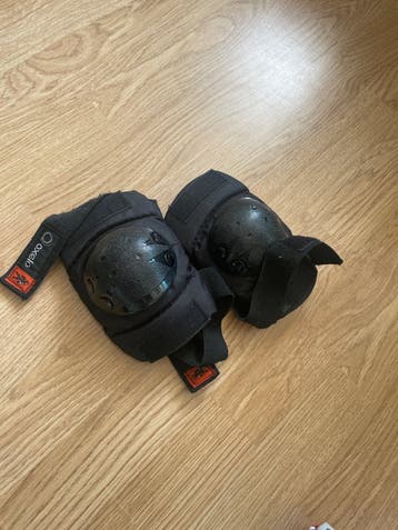 Oxelo kniebeschermers - Zo goed als nieuw