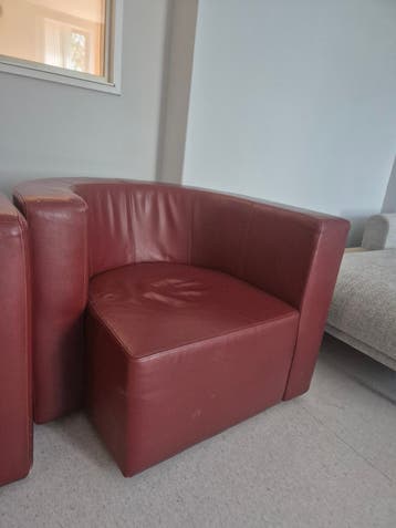 Twee rode leren fauteuils - Gratis