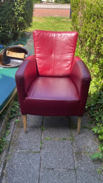 4 dik leren stoelen