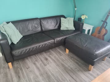 Gratis bruin lederen bank + poef en bruine ribstof loveseat