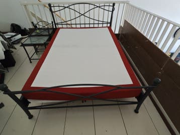 GRATIS 2-persoons bed 140x200 inclusief lattenbodem, matras