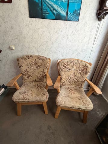 2 nette stoeltjes met bloemenprint