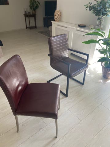 6 stoelen gratis af te halen