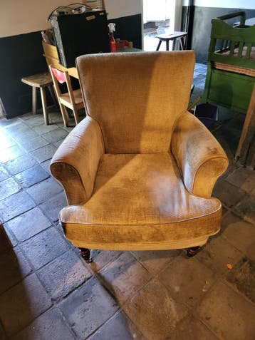 Comfortabele fauteuil in beige stof