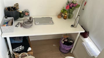 Desk 140x60cm with four legs