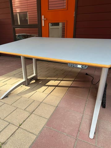 GRATIS** Elektrisch zit-stabureau**GRATIS