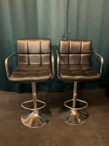 2 x Barkruk GRATIS OP TE HALEN IN OSS!!!!